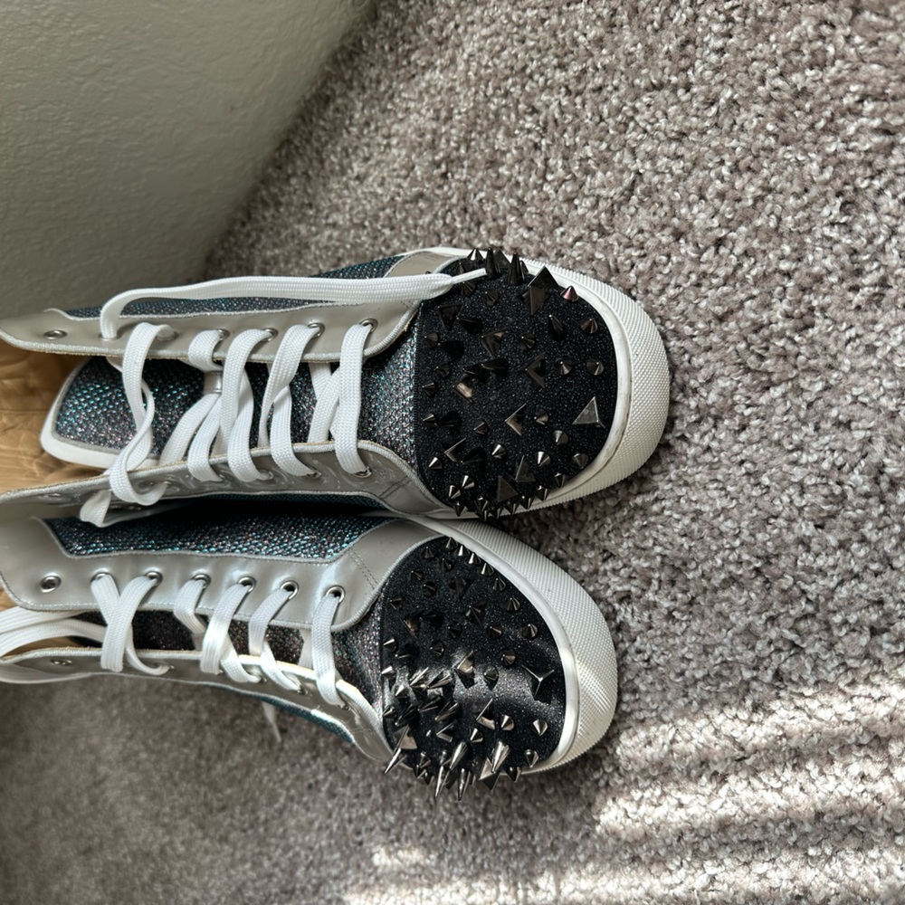 Selling my high top Christian louboutin
